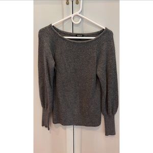 Grey sweater with wrist details